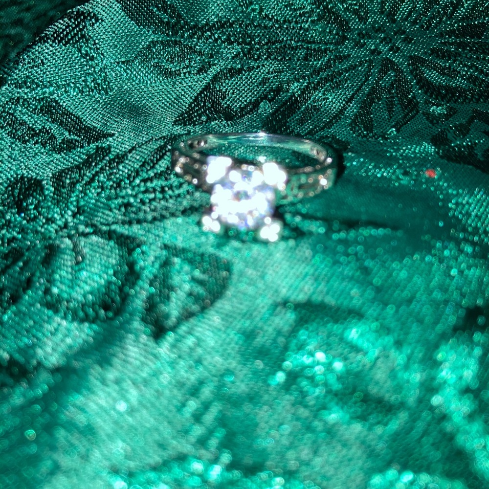 Eiffel Tower CZ ring - Picture 3 of 5